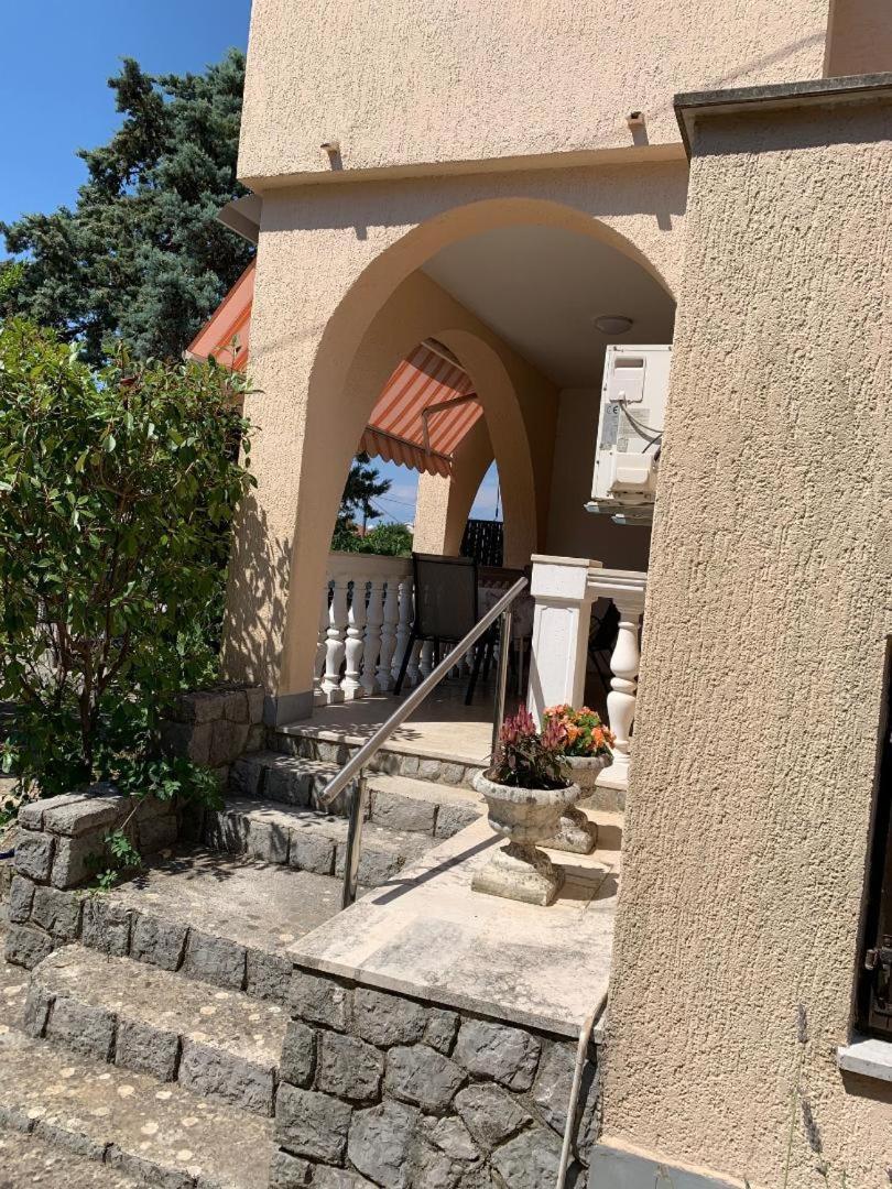 Apartments Toni-Malinska Rom bilde